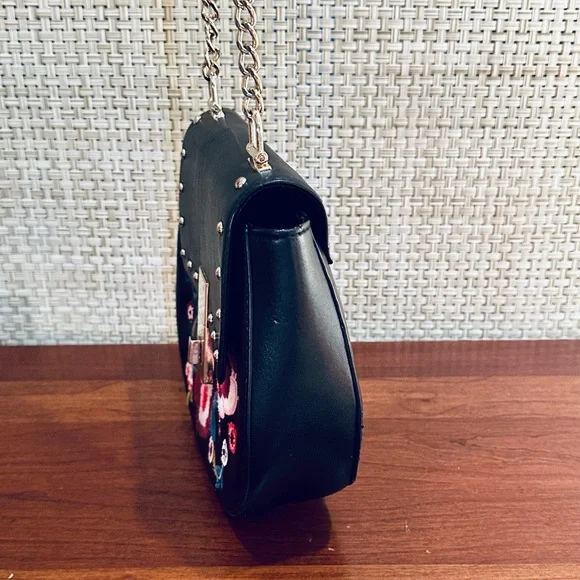 🌟2xHP🌟VTG Express Floral Embroidery Black Faux Leather Saddle Bag Gold Chain - Picture 8 of 13